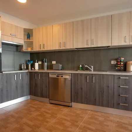 Holiday home Frontline: 2 Bedrooms, Incredible Views With Large Terrace