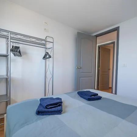 Frontline: 2 Bedrooms, Incredible Views With Large Terrace *