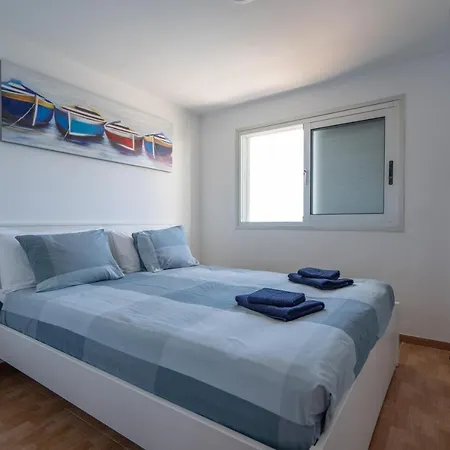 Frontline: 2 Bedrooms, Incredible Views With Large Terrace Holiday home